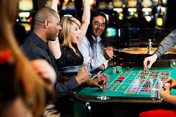 naik139 mobile app interface showing slot games and live casino menu